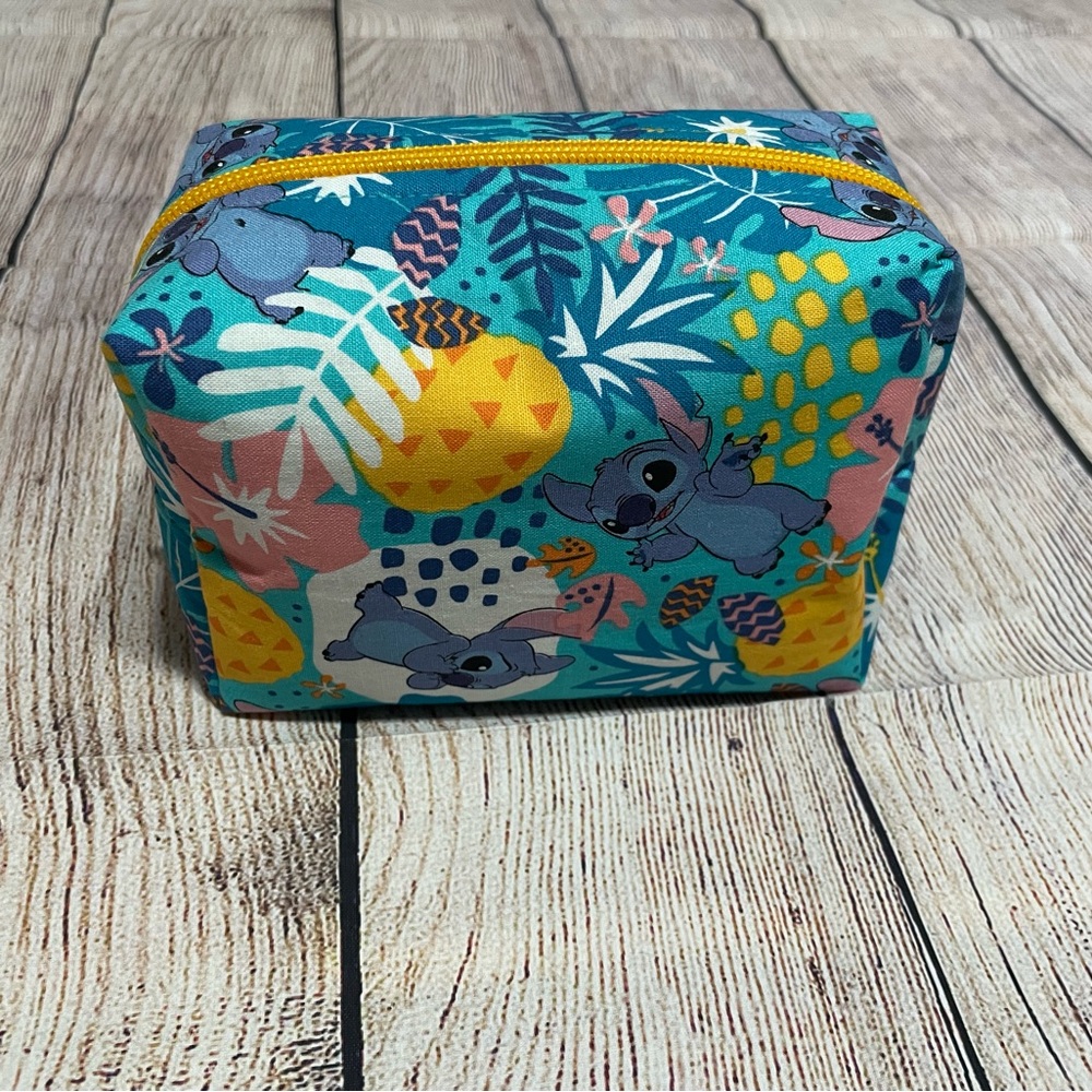 Tropical Stitch-Inspired Boxy Bag